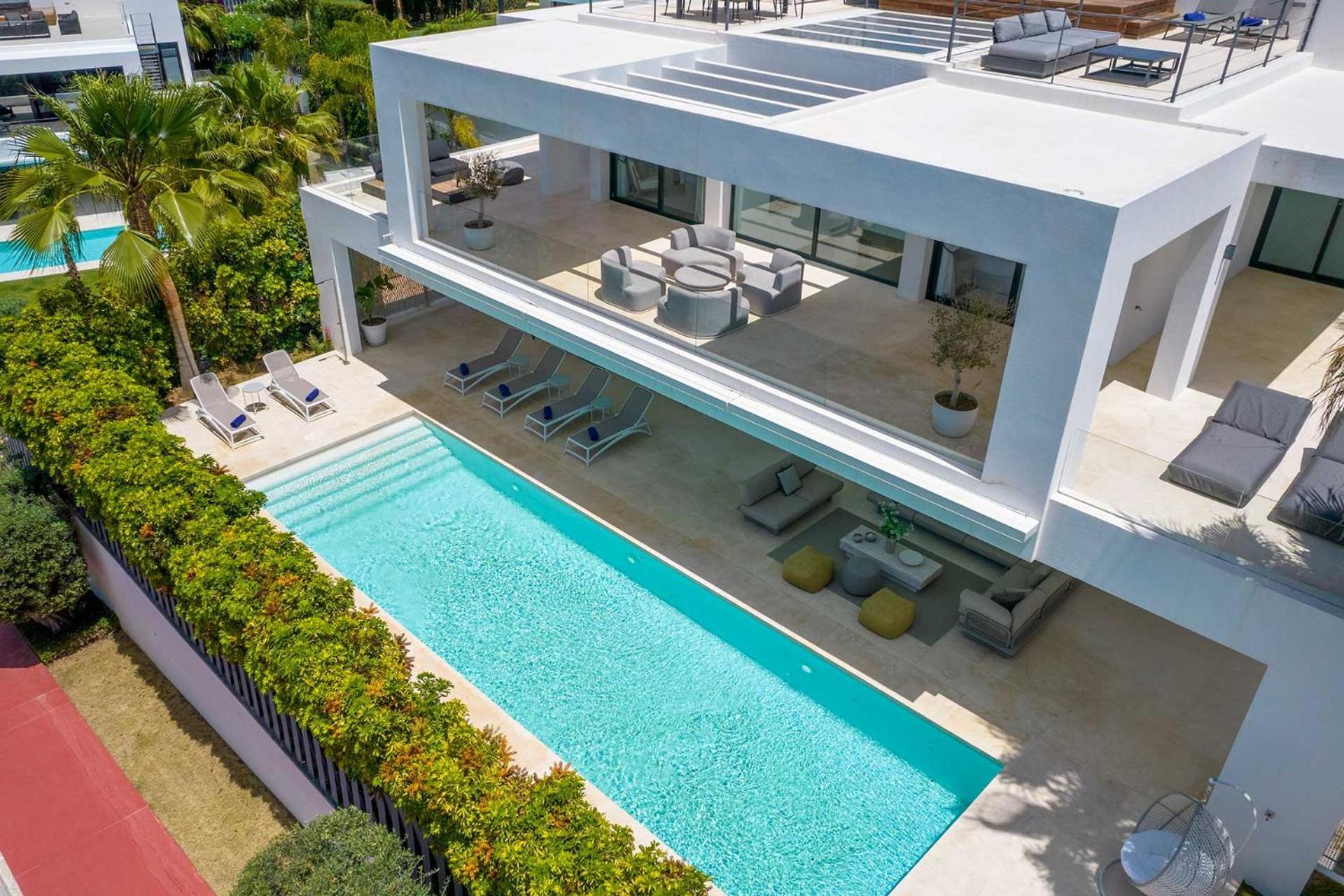 Jomo Villa *