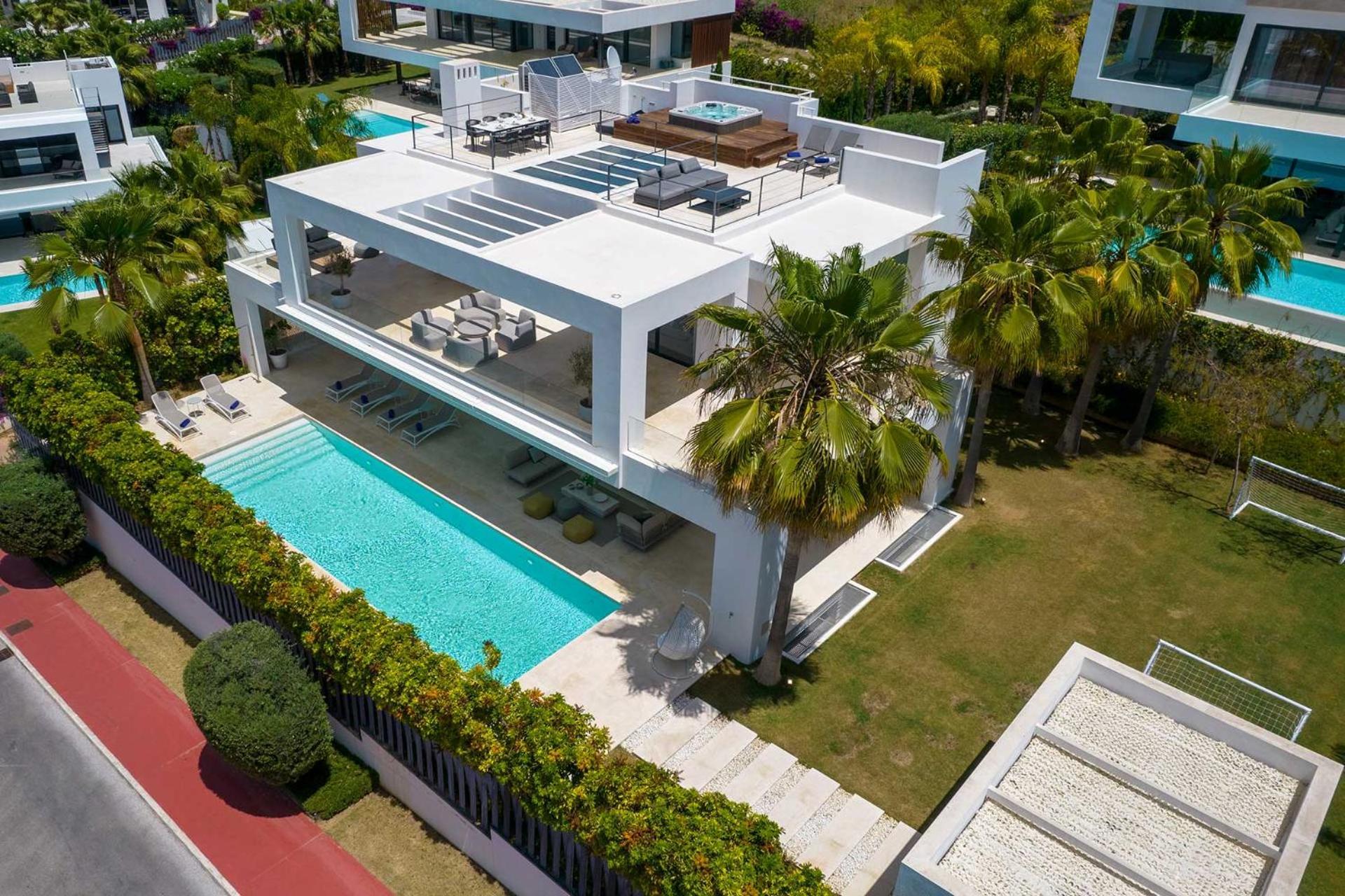 Jomo Villa *